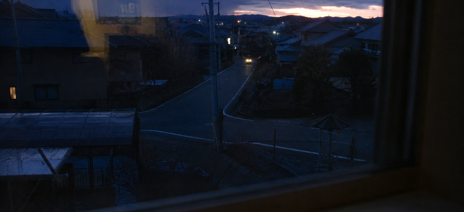 しんぶんやさん 窓から見える夜更けの街