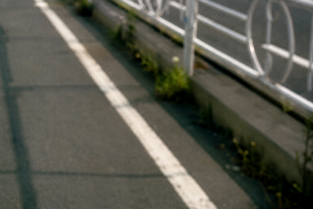 夏の日の道路